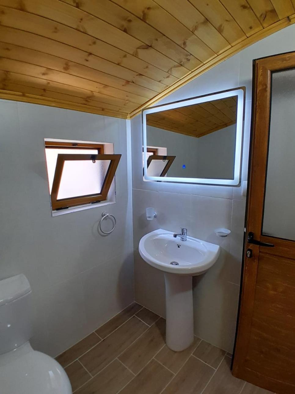 Guest House Ejona Gjirokastra Zewnętrze zdjęcie