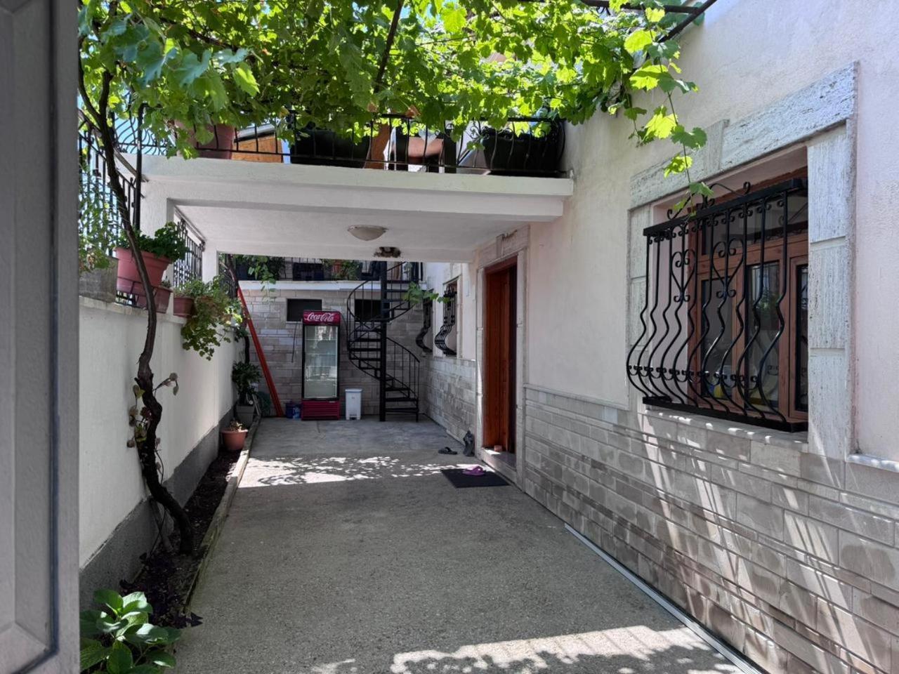 Guest House Ejona Gjirokastra Zewnętrze zdjęcie